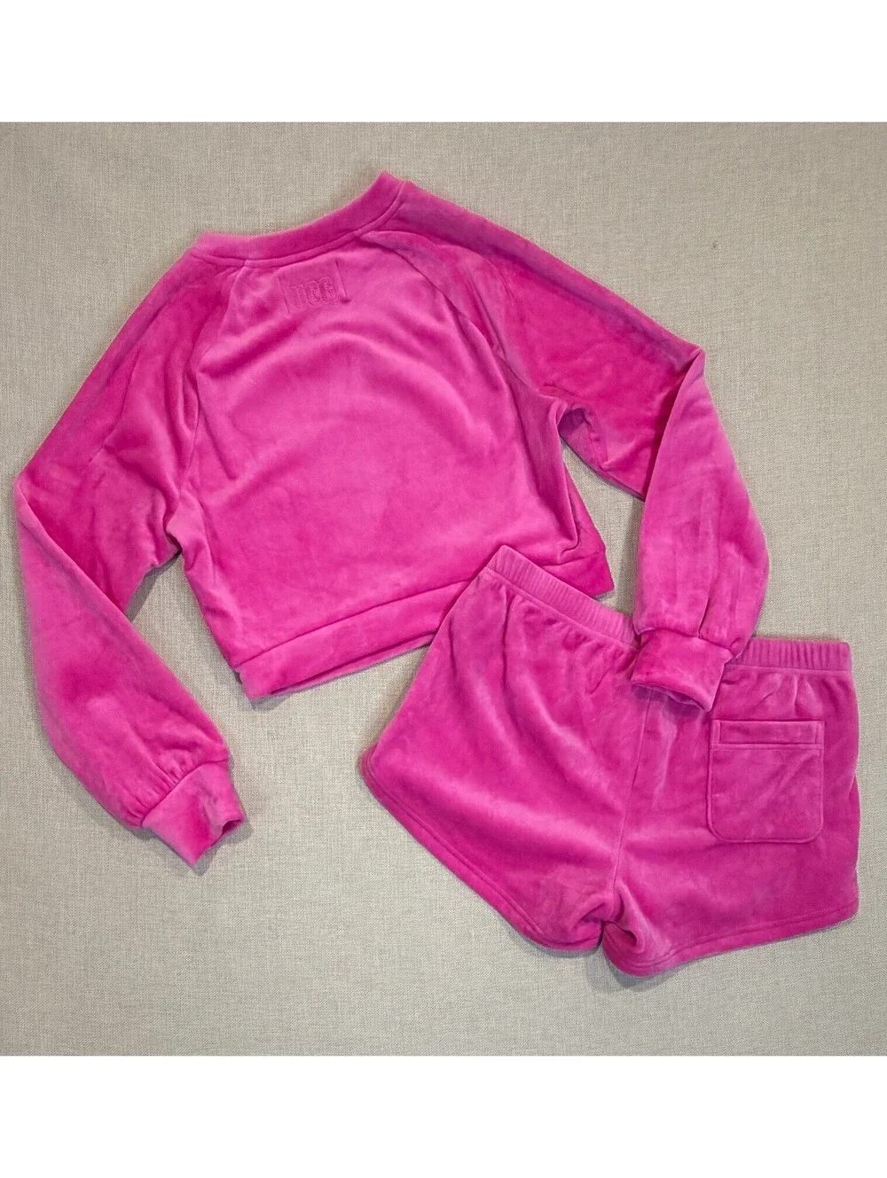 UGG Beckner Cropped Sweatshirt Small & Valerius Shorts in sonic pink. Size Small